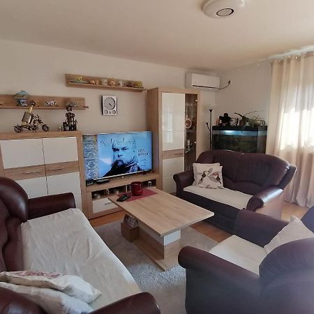 Airport Apartment Surcin ภายนอก รูปภาพ