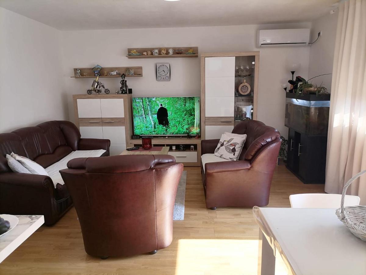 Airport Apartment Surcin ภายนอก รูปภาพ
