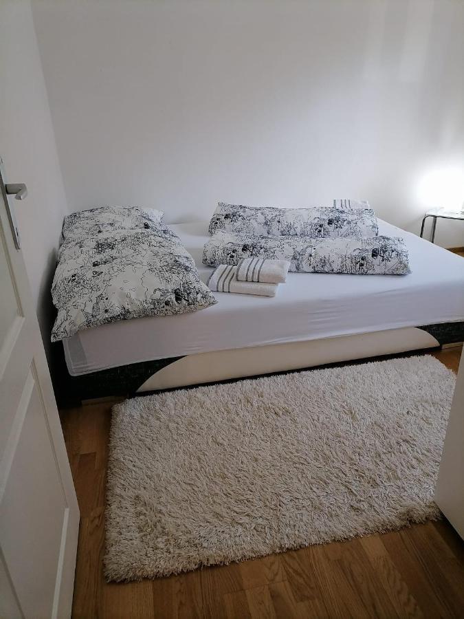 Airport Apartment Surcin ภายนอก รูปภาพ