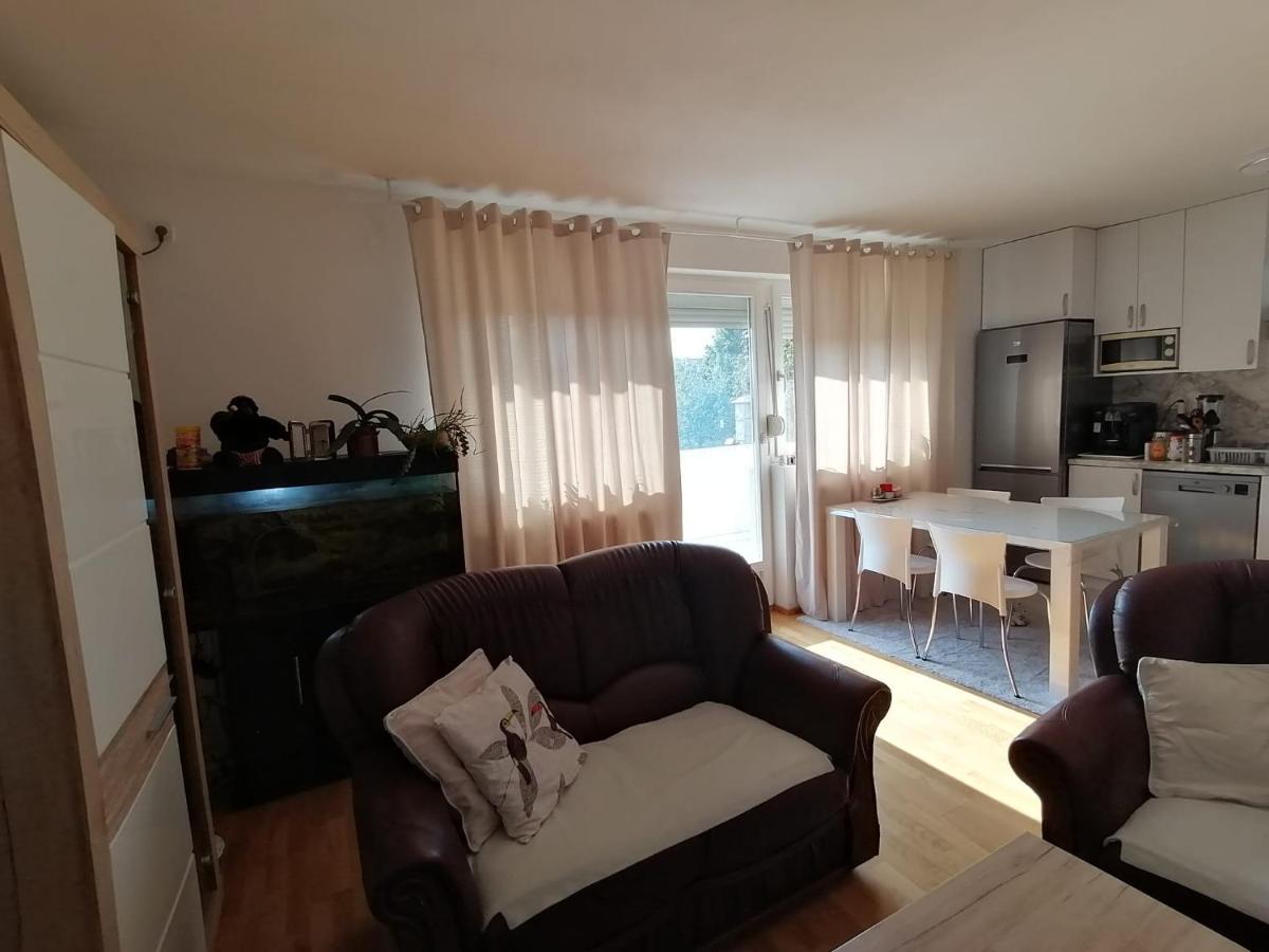 Airport Apartment Surcin ภายนอก รูปภาพ