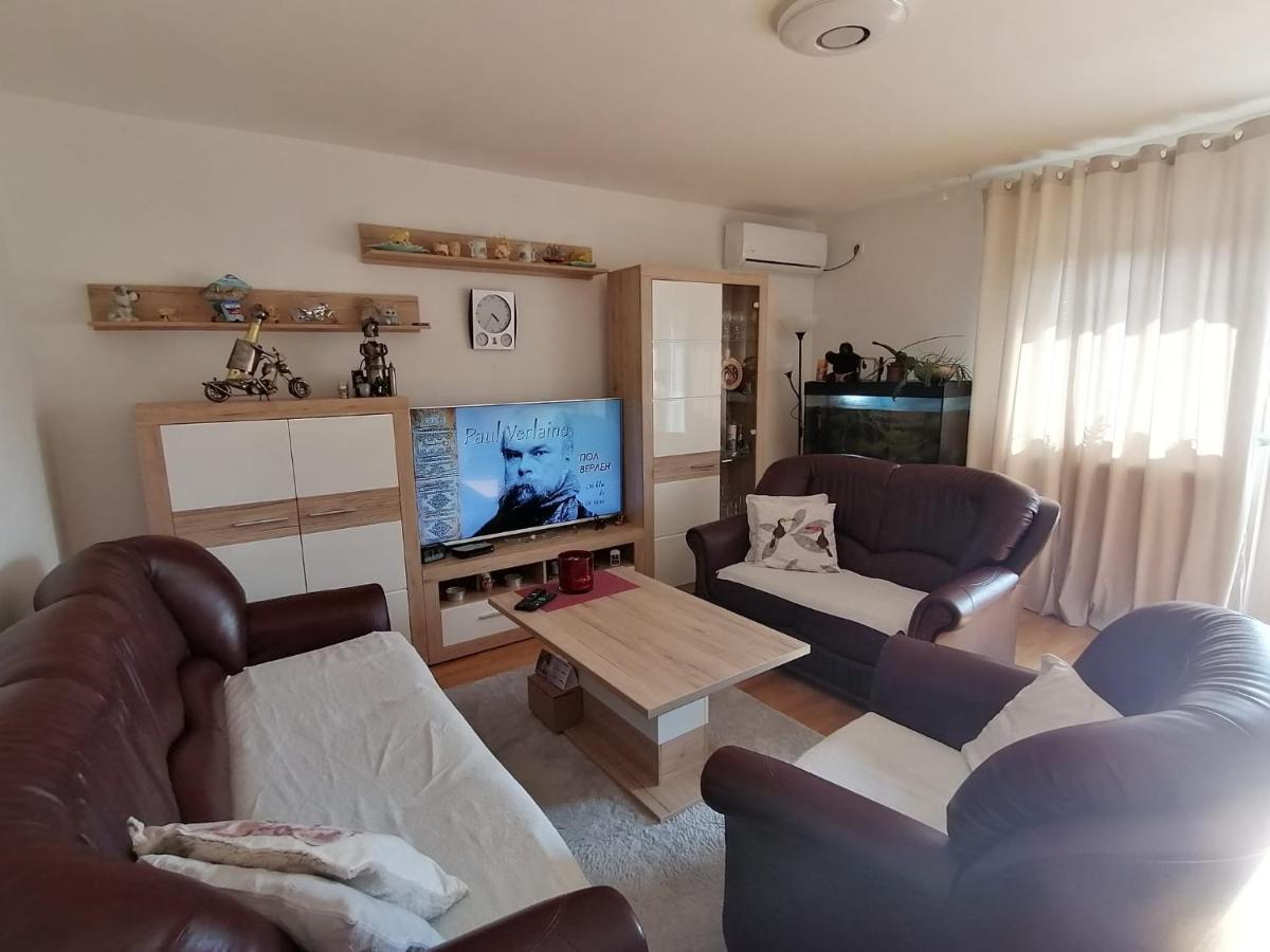 Airport Apartment Surcin ภายนอก รูปภาพ
